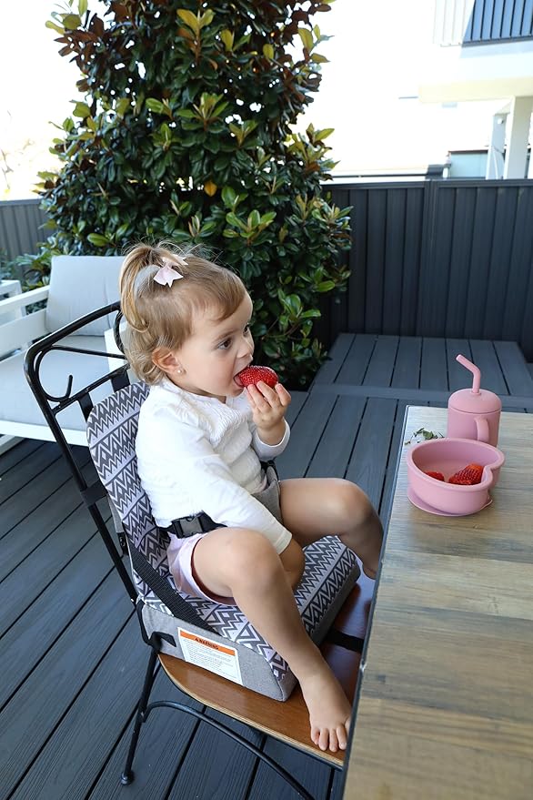 Dreambaby Grab ‘N Go Travel Booster Seat – Portable Toddler High Chair for Dining (6M-5Y) with Storage & Shoulder Strap