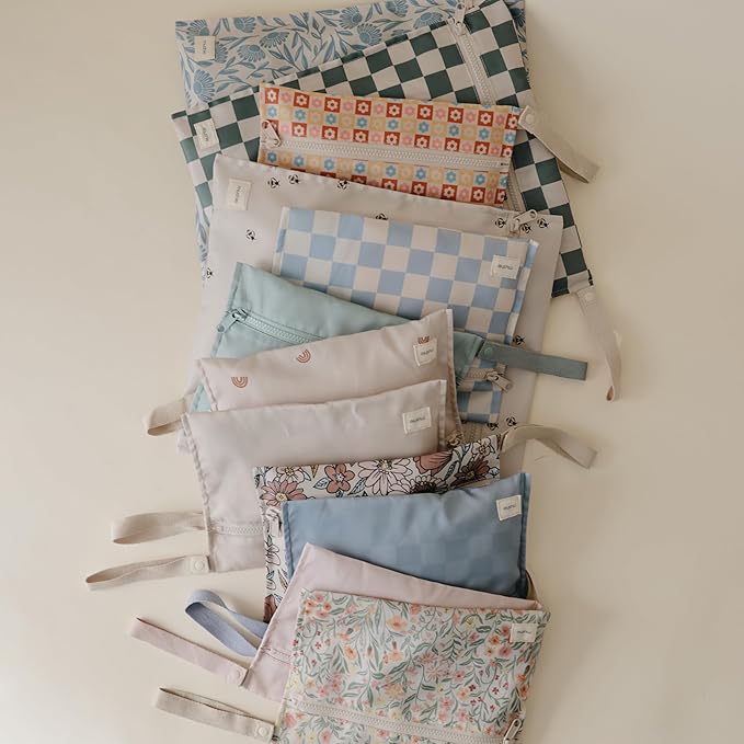 mushie Water Resistant Wet Bags | Large & Small Reusable Storage Bag for Baby Items and Travel | Zippered Pockets with Handle | Machine Washable, Set of 2 (Retro Flowers)